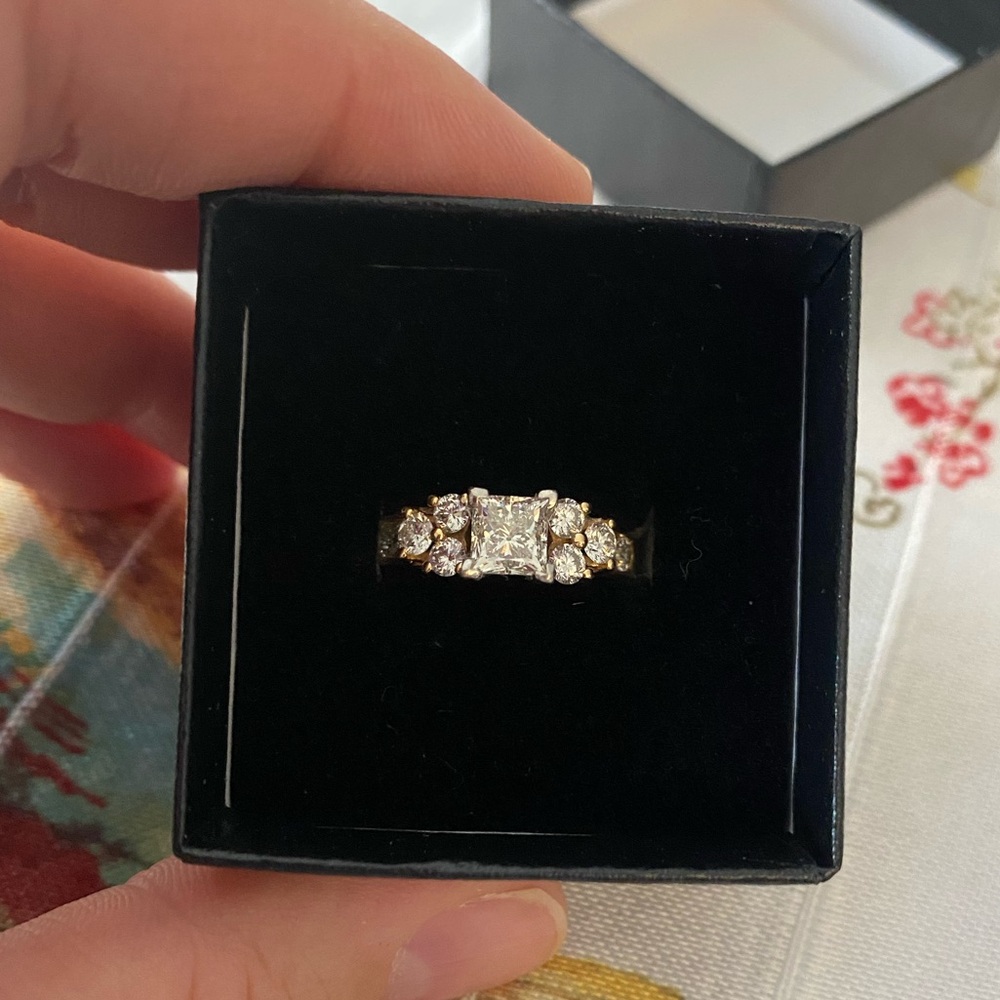 1.0 CT engagement ring with platinum heads